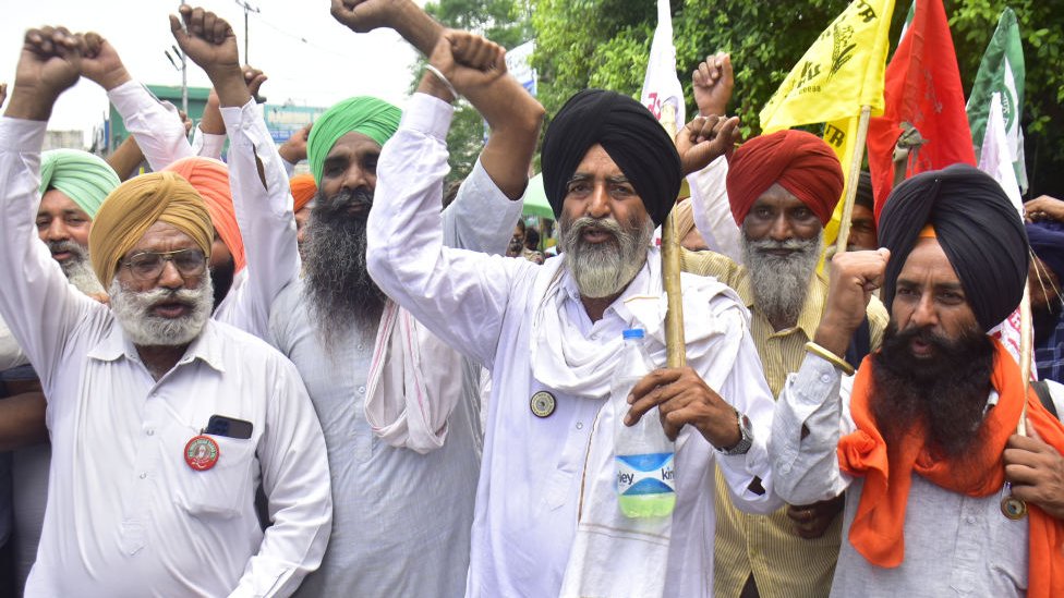 வேளாண் மசோதாக்களுக்கு எதிரான போராட்ட காட்சிகள் வேளாண் மசோதாக்களுக்கு எதிரான போராட்ட காட்சிகள்