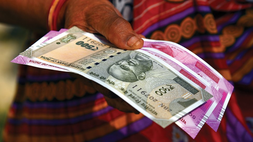 இந்தியாவில் 50,000 ரூபாய்க்குள் சம்பாதிப்பவர்கள் தான் அதிகம்