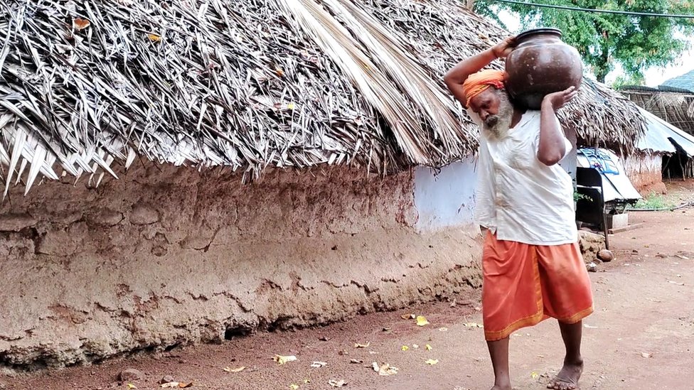 தண்ணீர் எடுத்துச் செல்லும் தங்கவேலு