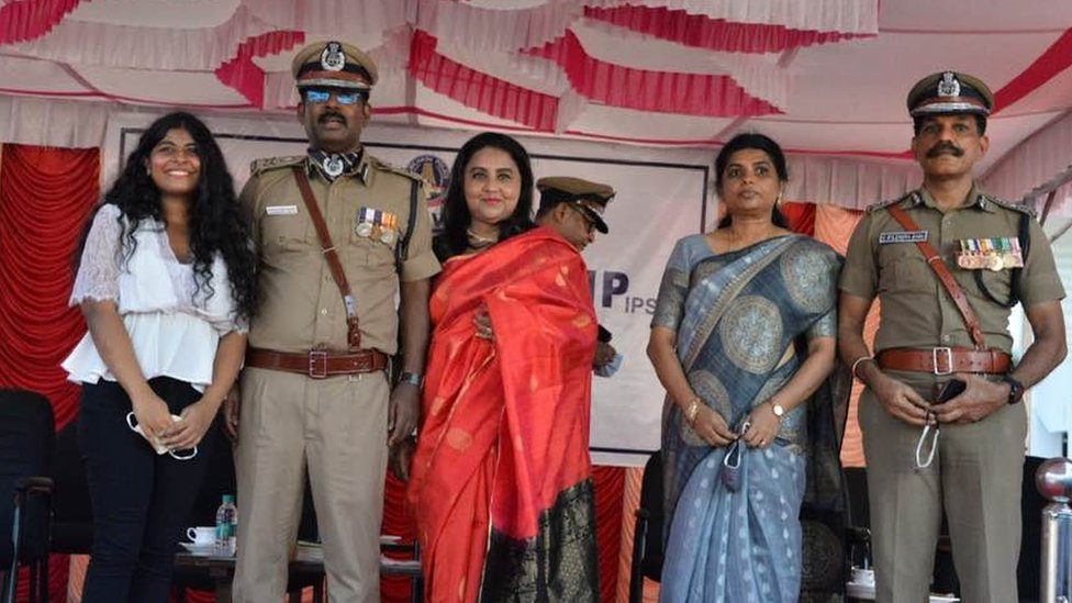 ராஜீவ் காந்தி படுகொலையும் போலீஸ் தொப்பியும் - ஓய்வுபெறும் நாளில் கலங்கவைத்த ஐ.பி.எஸ் அதிகாரி ராஜீவ் காந்தி படுகொலையும் போலீஸ் தொப்பியும் - ஓய்வுபெறும் நாளில் கலங்கவைத்த ஐ.பி.எஸ் அதிகாரி