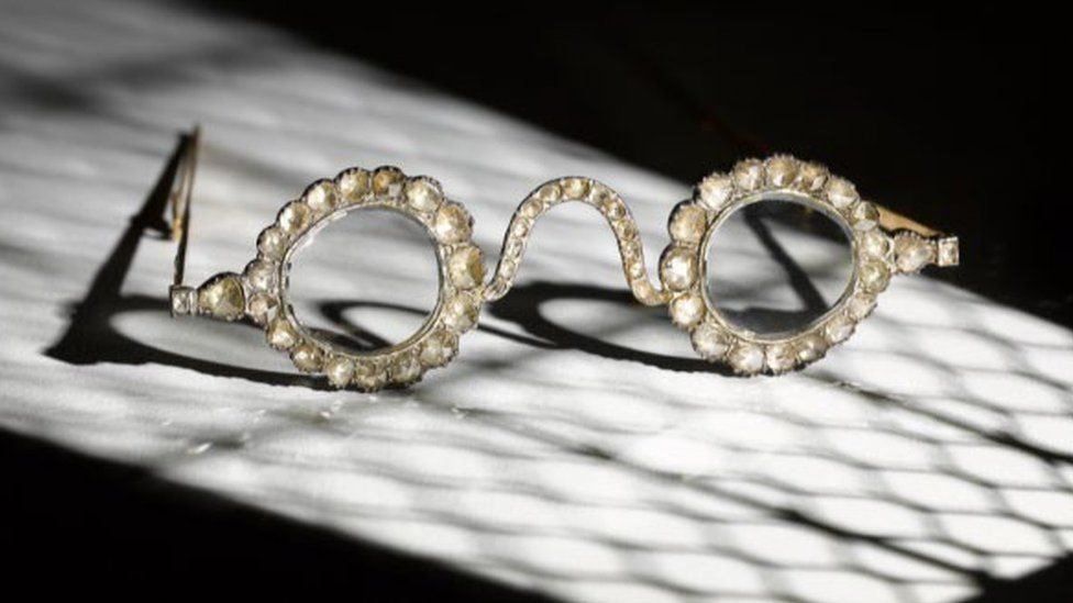Rare Mughal era eyeglasses to be auctioned by Sothebys