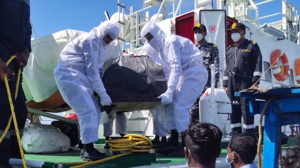 நடுக்கடலில் உயிரிழந்த மீனவர் உடலை இந்தியாவிடம் ஒப்படைத்த இலங்கை கடற்படை