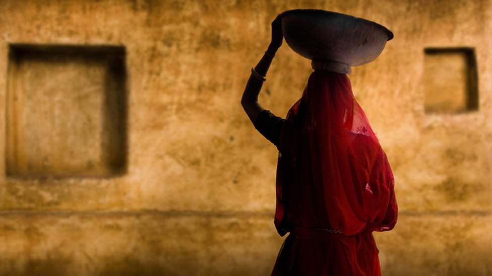 மனைவியை 1.8 லட்சம் ரூபாய்க்கு விற்ற 17 வயது சிறுவன் கைது