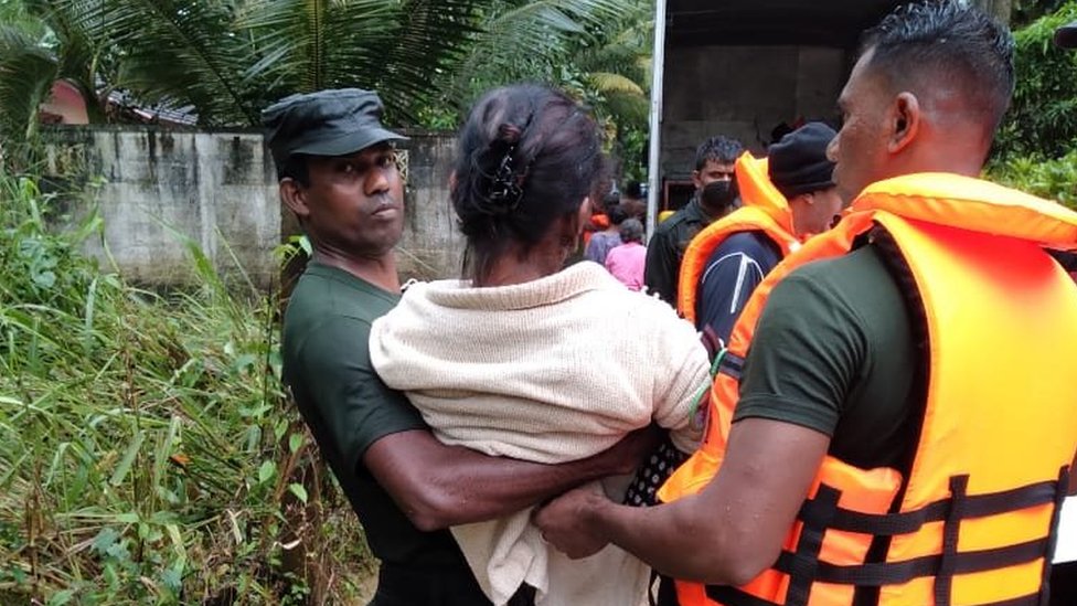 இலங்கையில் மழையால் மண்சரிவு இலங்கையில் மழையால் மண்சரிவு