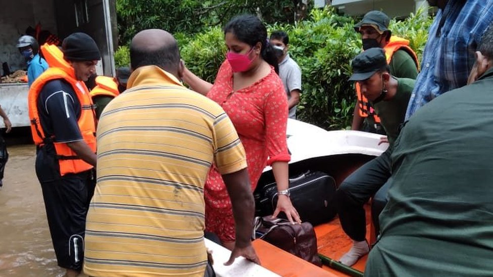 இலங்கையில் மழையால் மண்சரிவு இலங்கையில் மழையால் மண்சரிவு