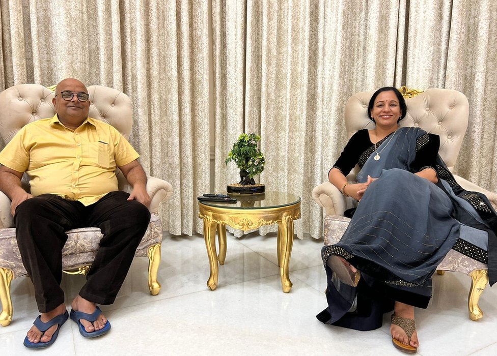 ஆனந்த் பிரகாஷ் சௌக்சி, மஞ்சு ஷா