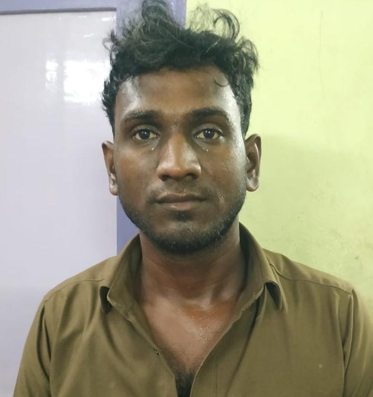 அரசு பேருந்து நடத்துநர் சிலம்பரசன்
