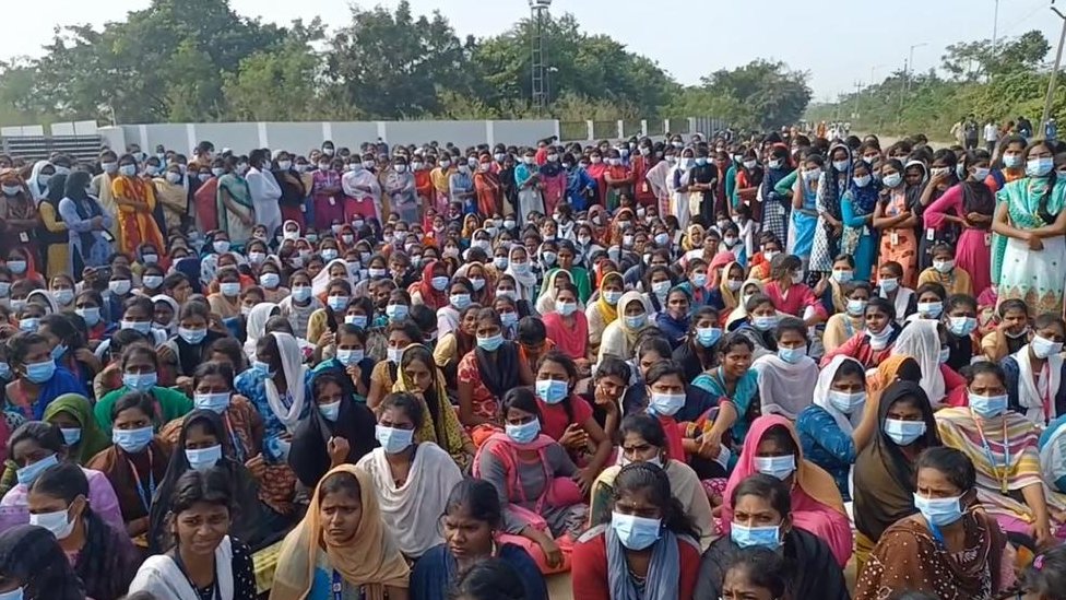 சென்னை-பெங்களூரு தேசிய நெடுஞ்சாலையில் பெண்கள் சாலை மறியல்