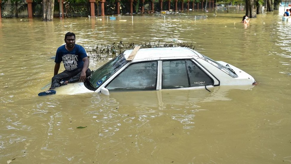 மலேசியாவை மிரள வைத்த மழை