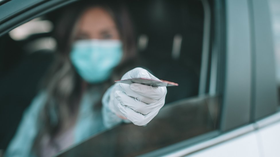 முகக்கவசம் மற்றும் கோவிட் பாஸ் விதிமுறிகள் இங்கிலாந்தில் இனி இல்லை