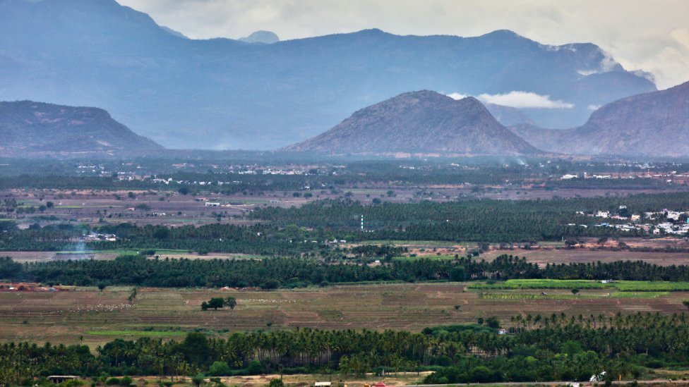 மூதாட்டி ஒருவர் தன் 62 வயதில், 6,130 அடி உயர அகஸ்தியர் மலையில் ஏறி சாதனை படைத்துள்ளதாக தினமலர் நாளிதழ் செய்தி வெளியிட்டுள்ளது
