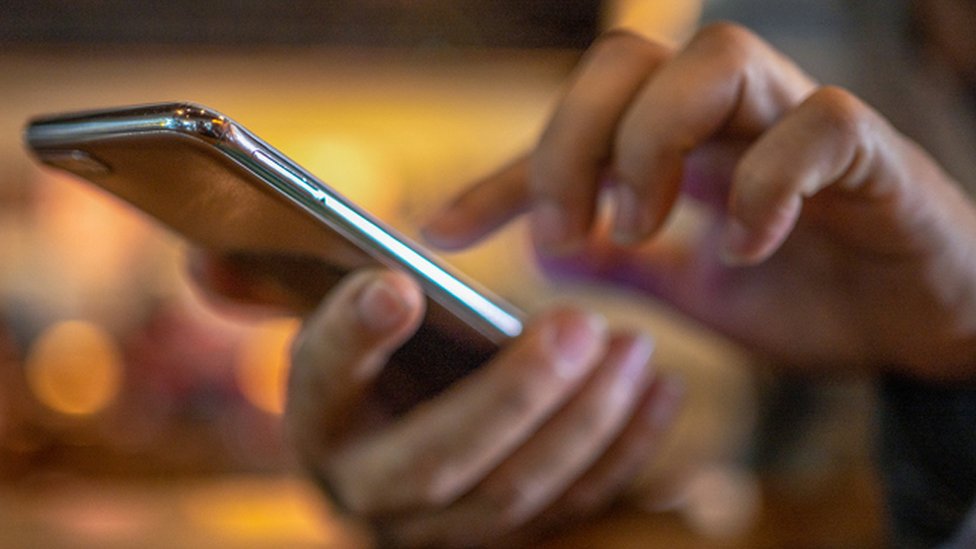 செல்போன் கட்டுப்பாடு உயர்நீதிமன்ற உத்தரவு