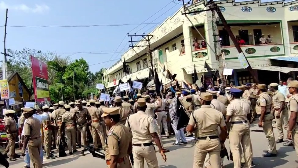 ஆளுநருக்கு எதிராக போராட்டம்
