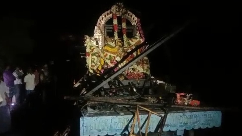 மின்சாரம் தாக்கியதில் இரண்டு சிறுவர்கள் உட்பட 11 பேர் உயிரிழப்பு மின்சாரம் தாக்கியதில் இரண்டு சிறுவர்கள் உட்பட 11 பேர் உயிரிழப்பு