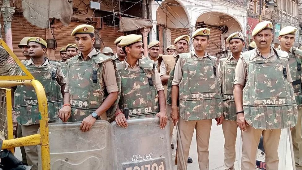 ஞானவாபி மசூதி அமைந்துள்ள பகுதியில் பாதுகாப்பு அதிகரிக்கப்பட்டுள்ளது.