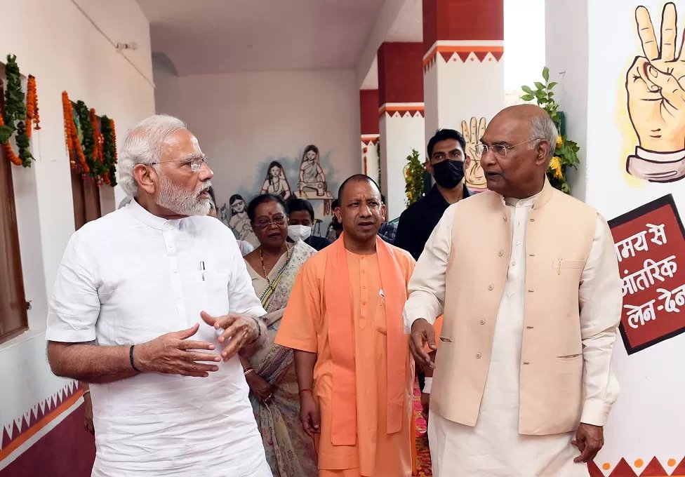 மத ரீதியான மோதல் நடந்த சமயத்தில் பிரதமர் நரேந்திர மோதி, குடியரசுத் தலைவர் ராம்நாத் கோவிந்த் ஆகியோர் கான்பூரில் இருந்தனர். மத ரீதியான மோதல் நடந்த சமயத்தில் பிரதமர் நரேந்திர மோதி, குடியரசுத் தலைவர் ராம்நாத் கோவிந்த் ஆகியோர் கான்பூரில் இருந்தனர்.