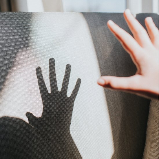 கடலூரில் மாணவியை கூட்டுப் பாலியல் வல்லுறவு செய்த சக மாணவர்கள்: அதிர்ச்சி சம்பவத்தின் பின்னணி என்ன?