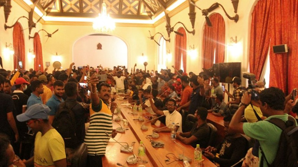 இலங்கை போராட்டக்காரர்கள் இலங்கை போராட்டக்காரர்கள்