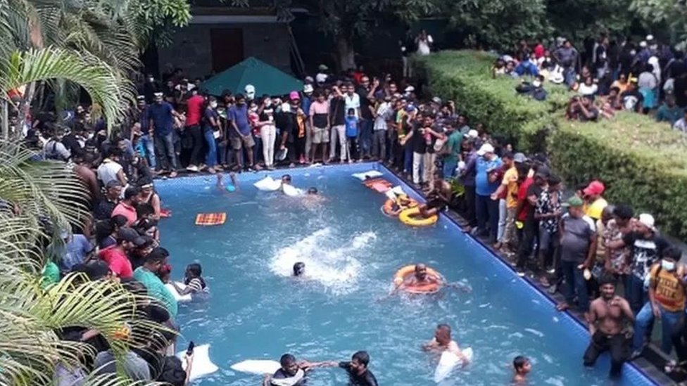 போராட்டக்காரர்கள் போராட்டக்காரர்கள்