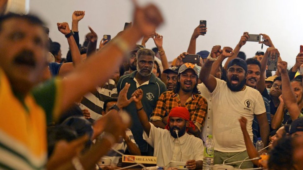 போராட்டக்காரர்கள் போராட்டக்காரர்கள்