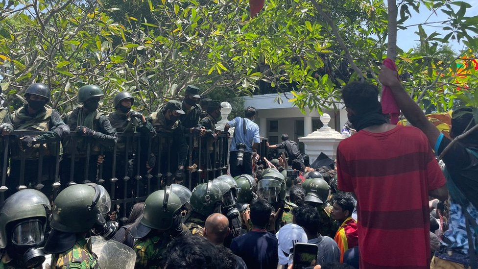 பாதுகாப்பு