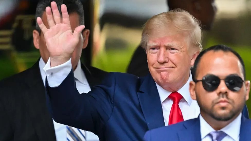 டொனால்ட் டிரம்ப்