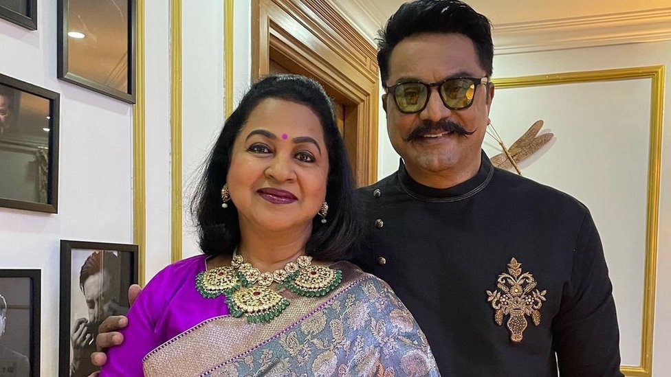 நடிகர் சரத்குமார் நடிகை ராதிகா
