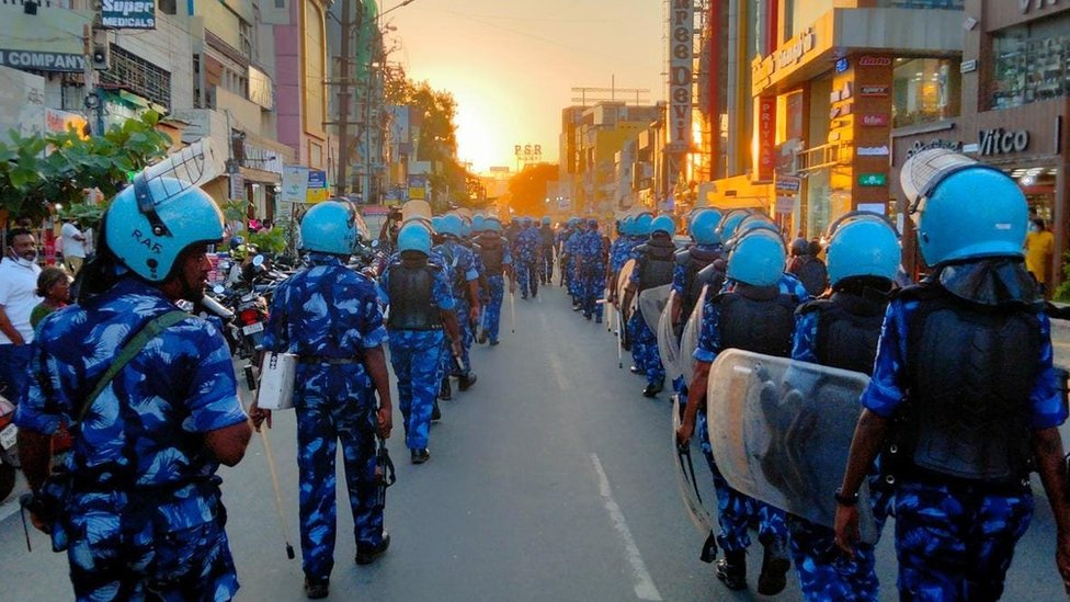கோவையில் இந்திய அரசின் அதிவிரைவு அதிரடிப் படையினர் நடத்திய அணிவகுப்பு. கோவையில் இந்திய அரசின் அதிவிரைவு அதிரடிப் படையினர் நடத்திய அணிவகுப்பு.