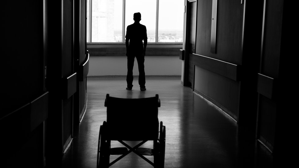 இலங்கை புனர்வாழ்வு நிலையத்திலிருந்து 50திற்கும் அதிகமான கைதிகள் தப்பியோட்டம்