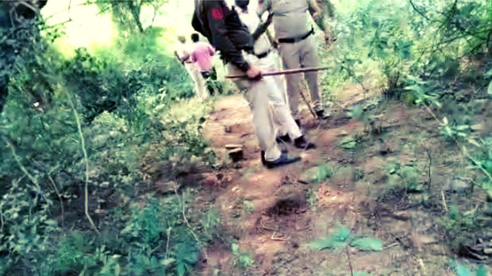 காதலியை கொன்று, உடலை துண்டு துண்டாக வெட்டி வீசிய சம்பவம் காதலியை கொன்று, உடலை துண்டு துண்டாக வெட்டி வீசிய சம்பவம்