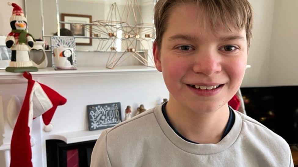 கார்டிஃப் நகரைச் சேர்ந்த லூயிக்கு பல பிறவி இதயக் குறைபாடுகள் உள்ளன கார்டிஃப் நகரைச் சேர்ந்த லூயிக்கு பல பிறவி இதயக் குறைபாடுகள் உள்ளன