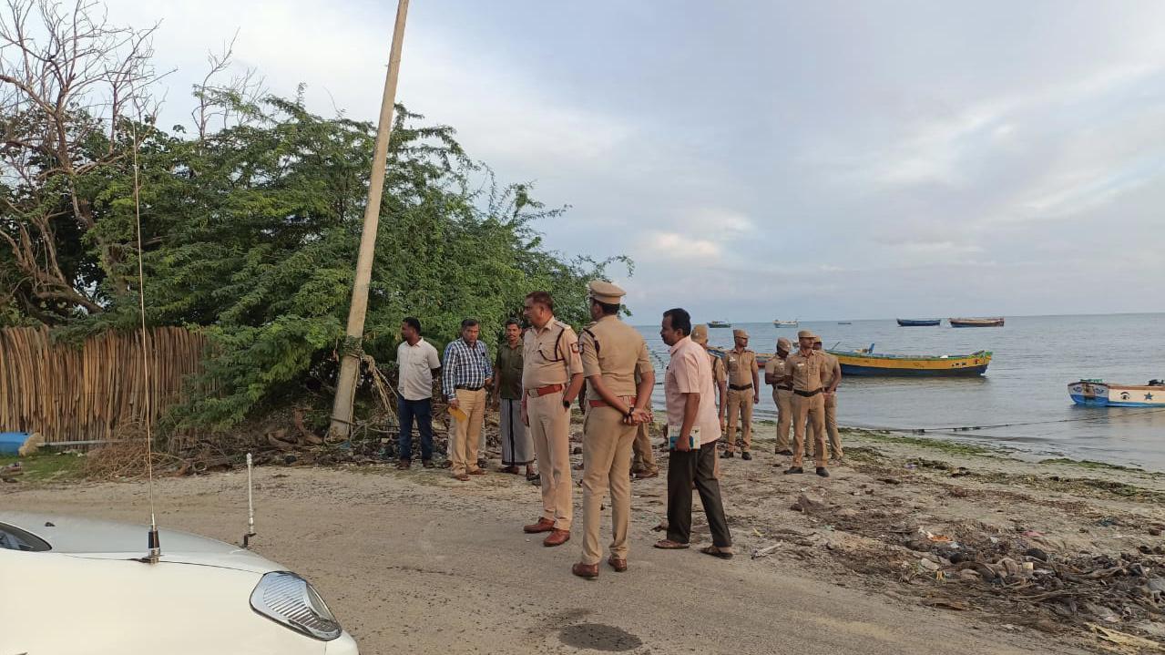 கடத்தல்காரர்களின் புகலிடமாக மாறுகிறதா வேதாளை மீனவ கிராமம்