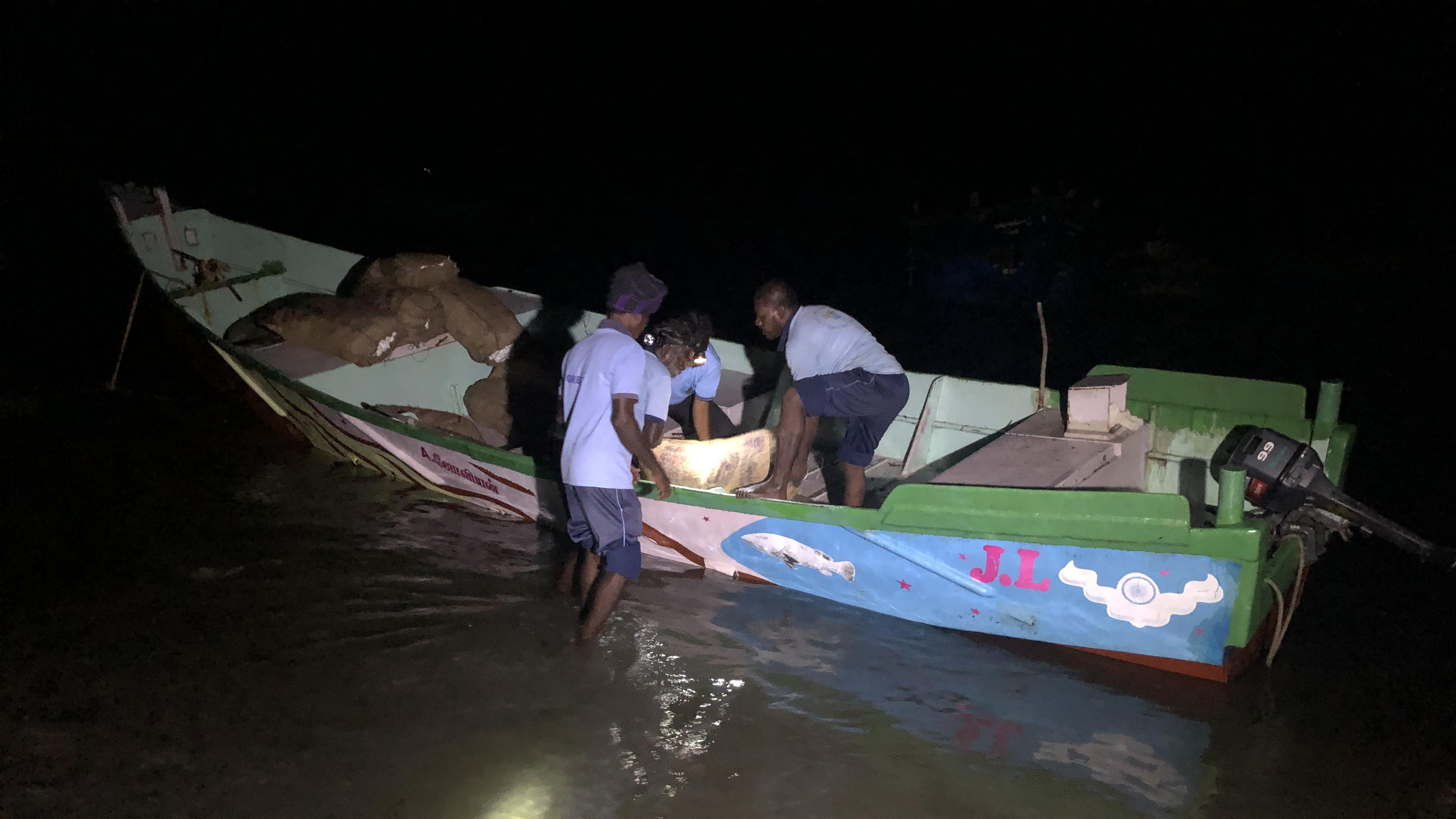 கடத்தல்காரர்களின் புகலிடமாக மாறுகிறதா வேதாளை மீனவ கிராமம்