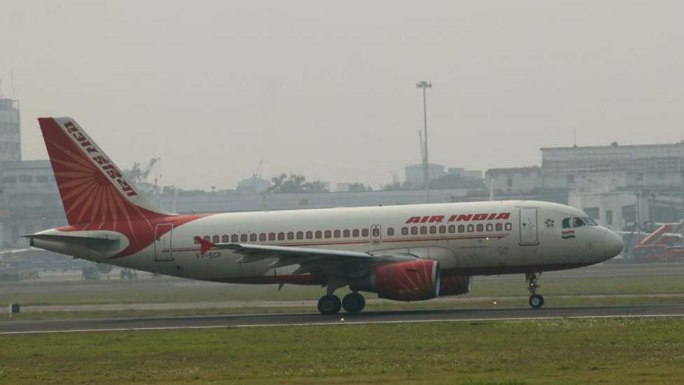 பெண் விமானி மீது சிறுநீர் கழித்த நபரை கைது செய்ய தனிப்படை அமைத்த டெல்லி போலீஸ்